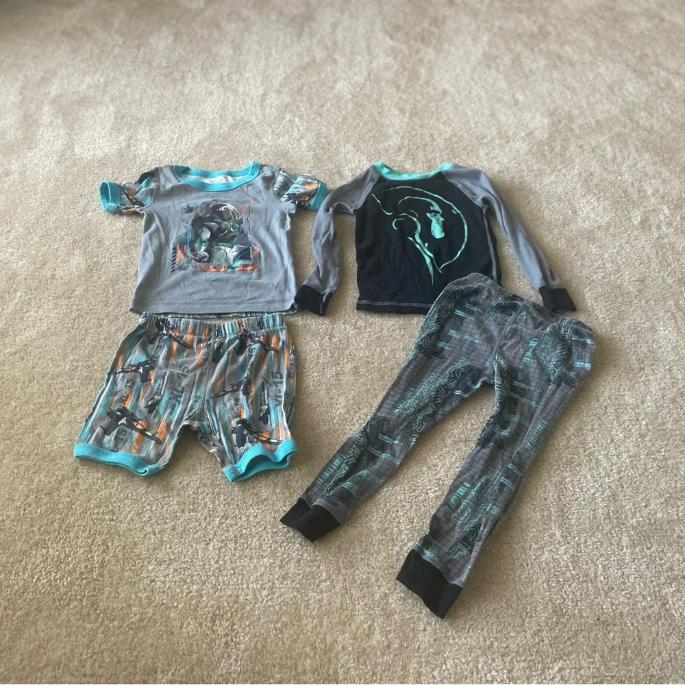 Pixar Buzz Lightyear bundle of‎ 2 sets of pajamas. Size 4T